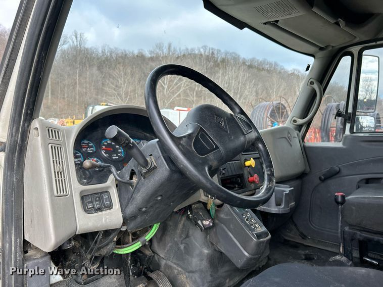 image for item NE9784 2009 International 4400 SBA dump truck