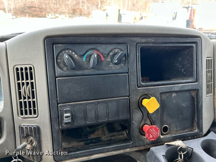 image for item NE9784 2009 International 4400 SBA dump truck