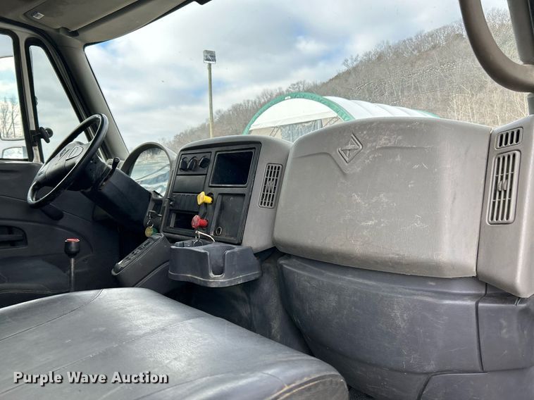 image for item NE9784 2009 International 4400 SBA dump truck