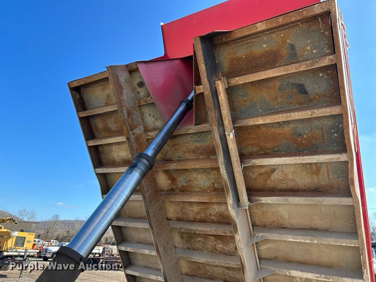 image for item NE9785 1997 International 8100 dump truck