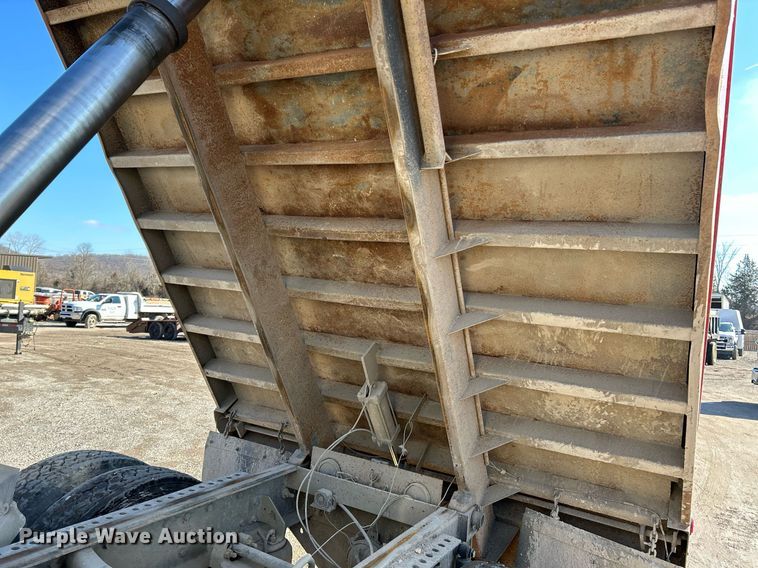 image for item NE9785 1997 International 8100 dump truck