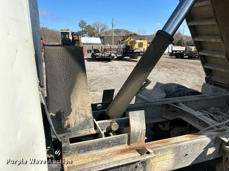 image for item NE9785 1997 International 8100 dump truck