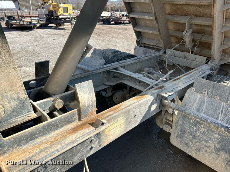 image for item NE9785 1997 International 8100 dump truck