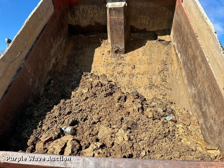 image for item NE9785 1997 International 8100 dump truck