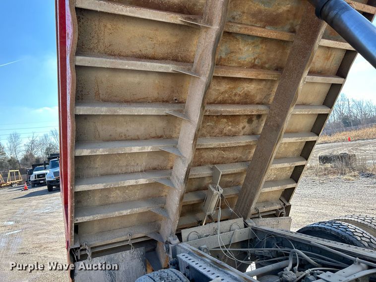 image for item NE9785 1997 International 8100 dump truck