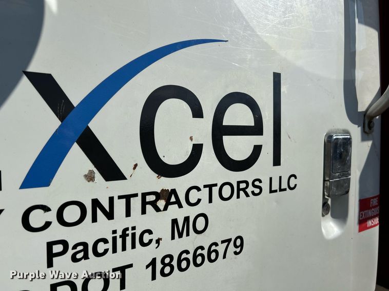 image for item NE9785 1997 International 8100 dump truck