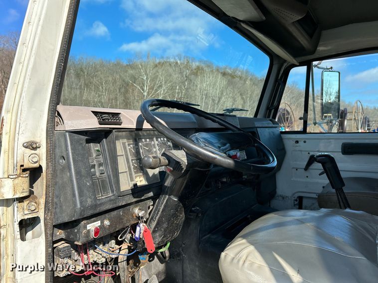 image for item NE9785 1997 International 8100 dump truck