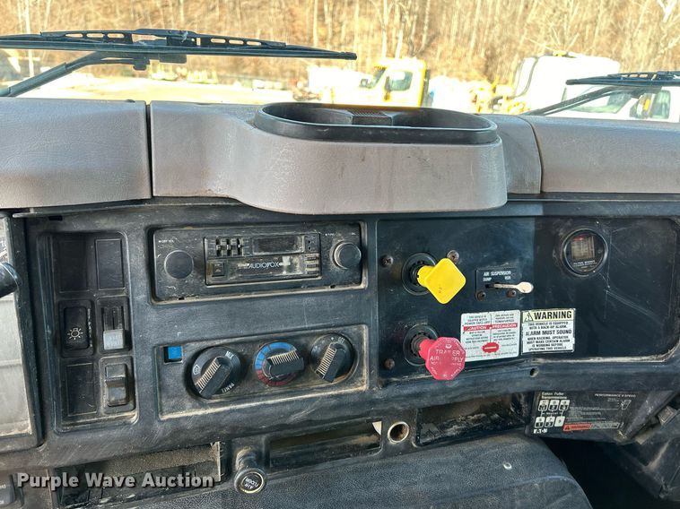 image for item NE9785 1997 International 8100 dump truck