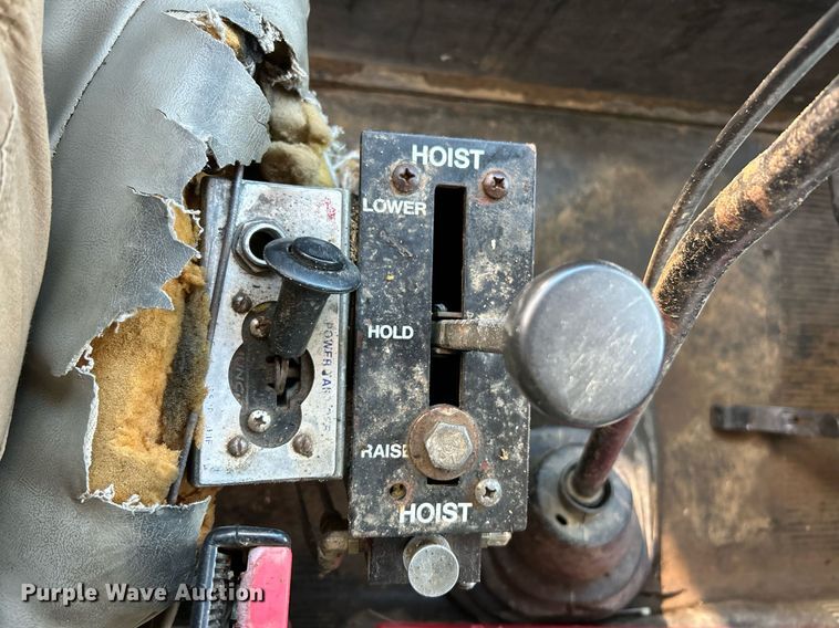 image for item NE9785 1997 International 8100 dump truck