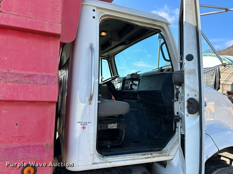 image for item NE9785 1997 International 8100 dump truck