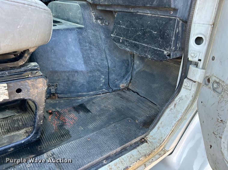 image for item NE9785 1997 International 8100 dump truck