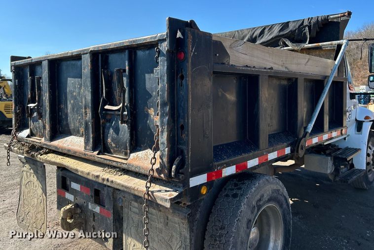 image for item NE9786 2008 International 4200 dump truck