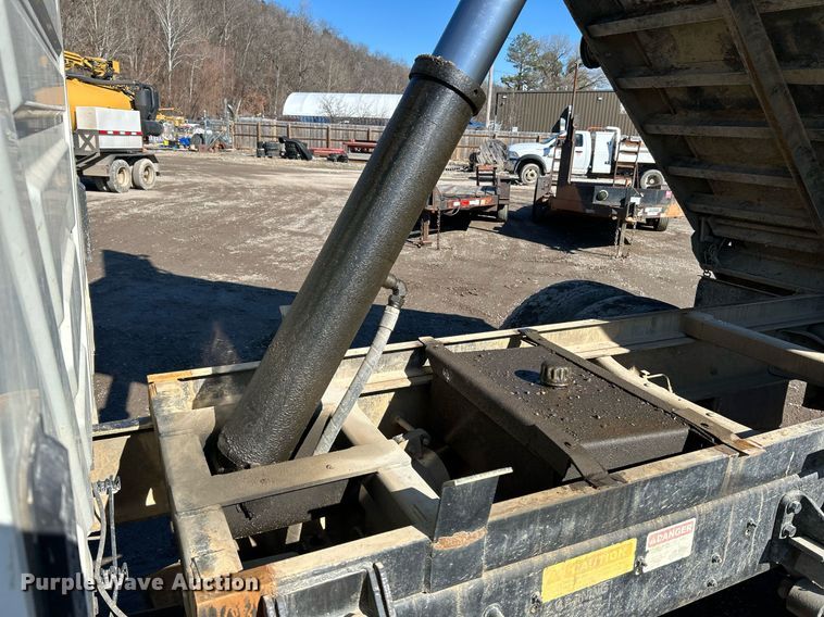 image for item NE9786 2008 International 4200 dump truck