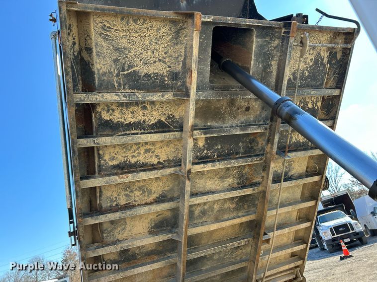 image for item NE9786 2008 International 4200 dump truck