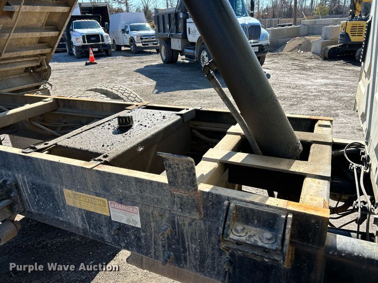 image for item NE9786 2008 International 4200 dump truck