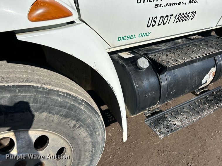 image for item NE9786 2008 International 4200 dump truck