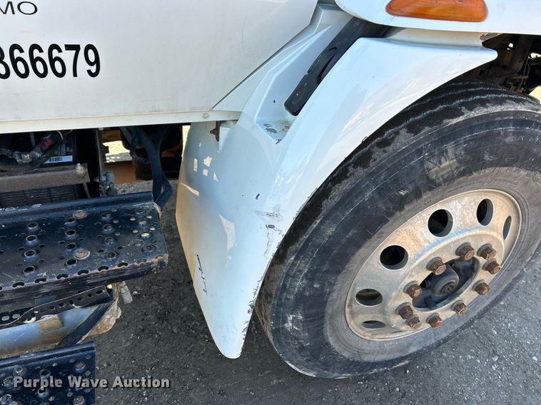 image for item NE9786 2008 International 4200 dump truck