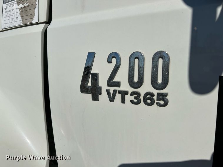 image for item NE9786 2008 International 4200 dump truck