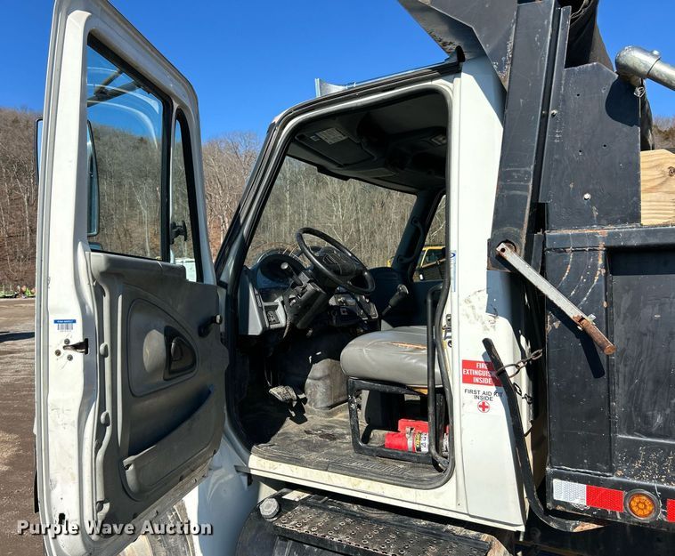 image for item NE9786 2008 International 4200 dump truck