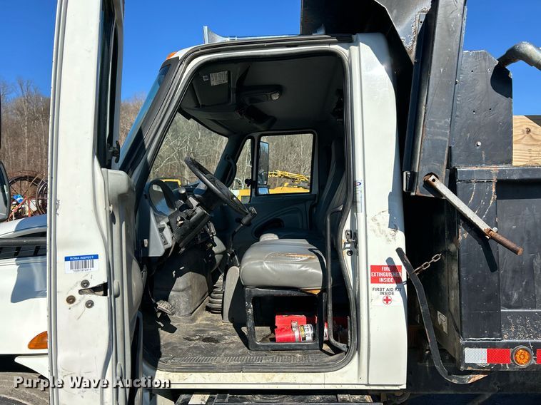 image for item NE9786 2008 International 4200 dump truck