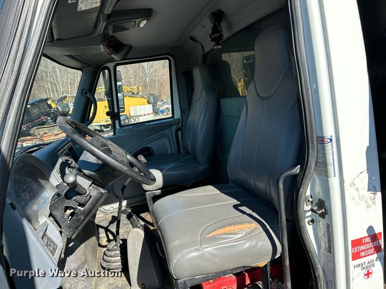 image for item NE9786 2008 International 4200 dump truck