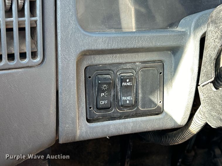 image for item NE9786 2008 International 4200 dump truck