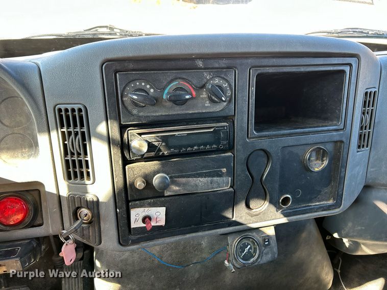 image for item NE9786 2008 International 4200 dump truck