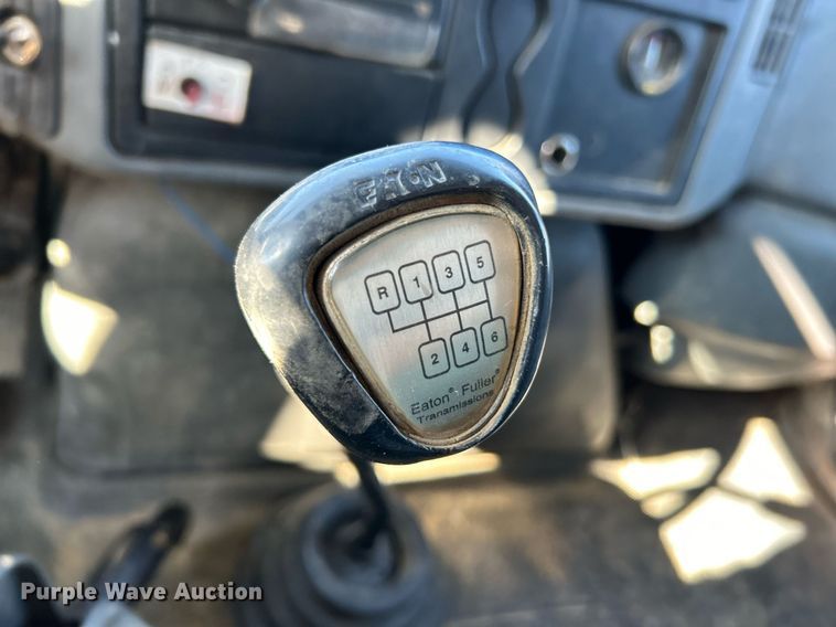 image for item NE9786 2008 International 4200 dump truck