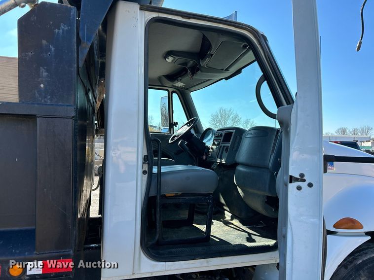 image for item NE9786 2008 International 4200 dump truck