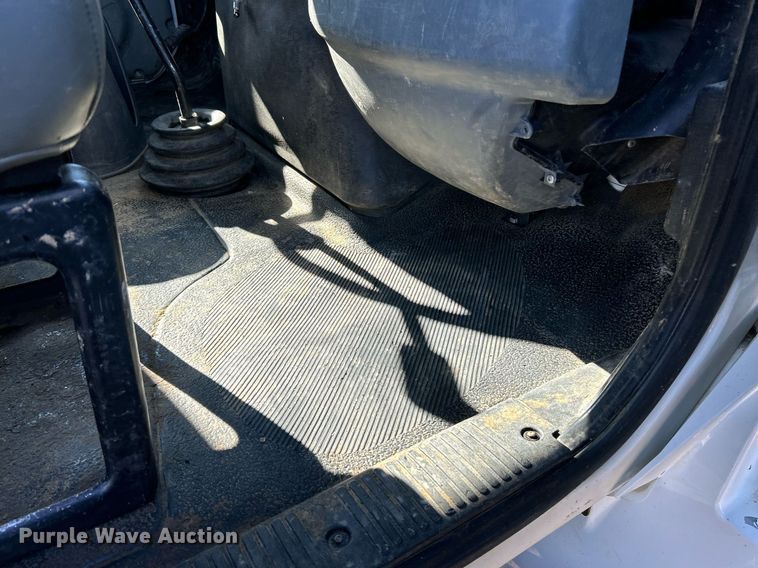 image for item NE9786 2008 International 4200 dump truck