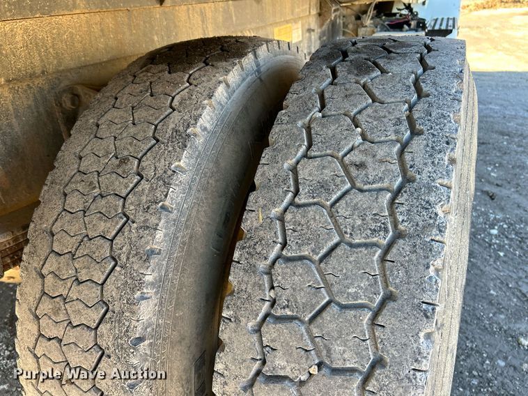 image for item NE9786 2008 International 4200 dump truck