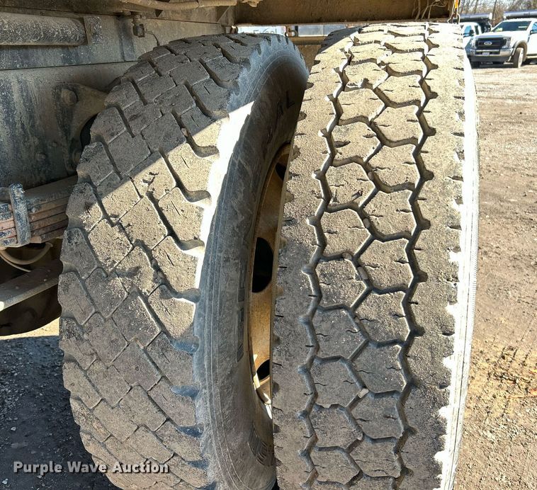 image for item NE9786 2008 International 4200 dump truck