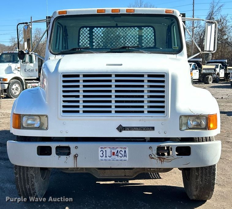 image for item NE9787 1995 International 4700 flatbed truck