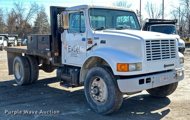 image for item NE9787 1995 International 4700 flatbed truck