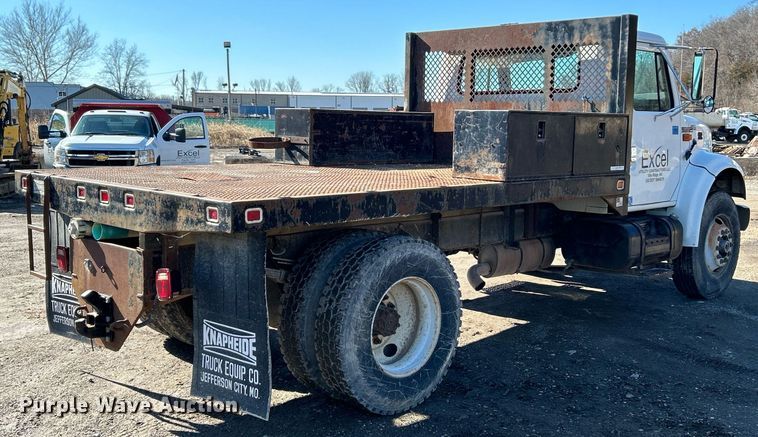 image for item NE9787 1995 International 4700 flatbed truck