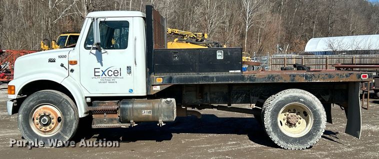 image for item NE9787 1995 International 4700 flatbed truck