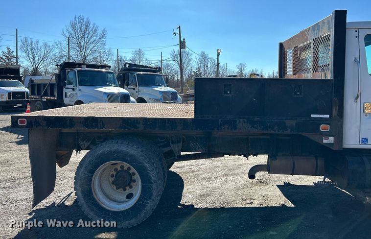 image for item NE9787 1995 International 4700 flatbed truck