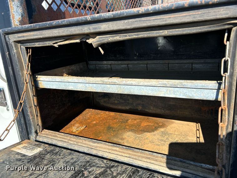 image for item NE9787 1995 International 4700 flatbed truck