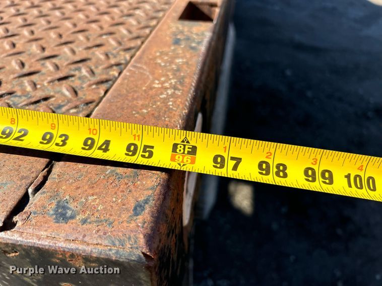 image for item NE9787 1995 International 4700 flatbed truck