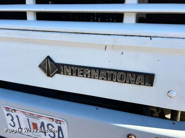 image for item NE9787 1995 International 4700 flatbed truck