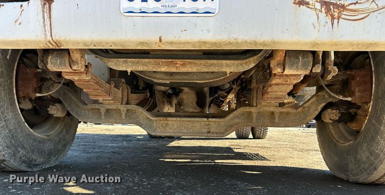 image for item NE9787 1995 International 4700 flatbed truck