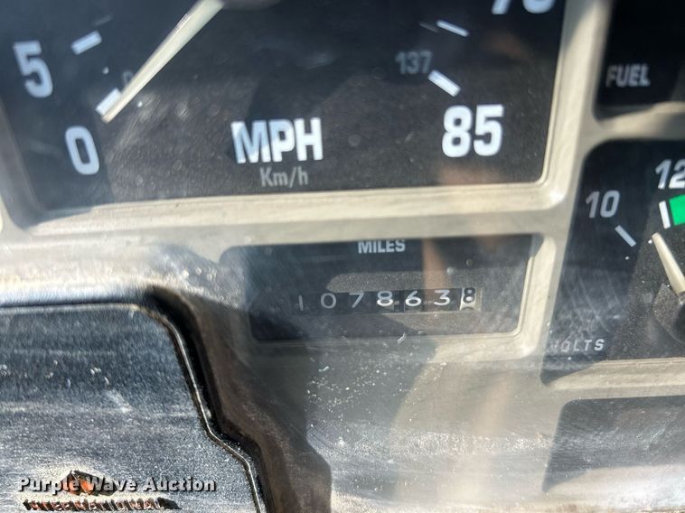 image for item NE9787 1995 International 4700 flatbed truck