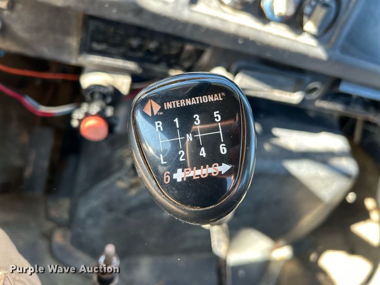 image for item NE9787 1995 International 4700 flatbed truck