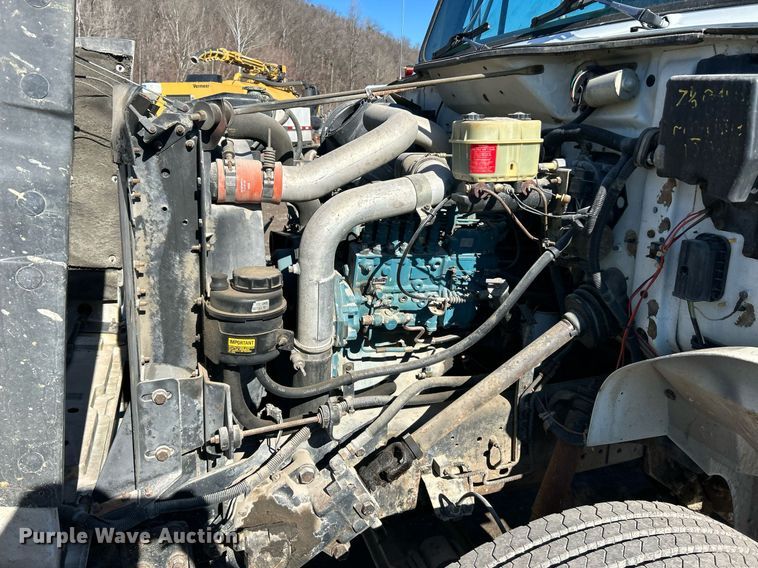 image for item NE9787 1995 International 4700 flatbed truck