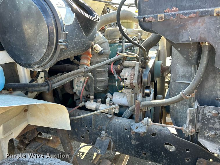 image for item NE9787 1995 International 4700 flatbed truck