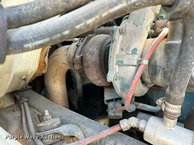 image for item NE9787 1995 International 4700 flatbed truck