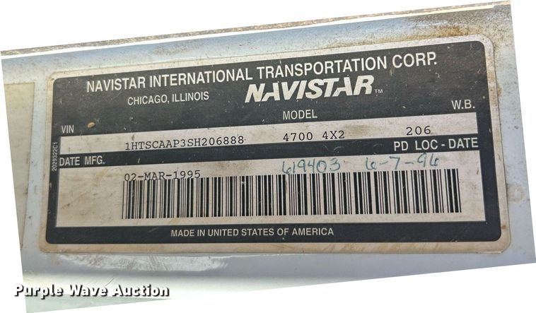 image for item NE9787 1995 International 4700 flatbed truck