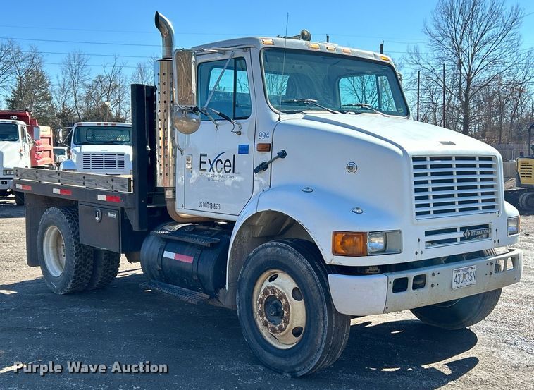 image for item NE9788 2002 International 8100 flatbed truck