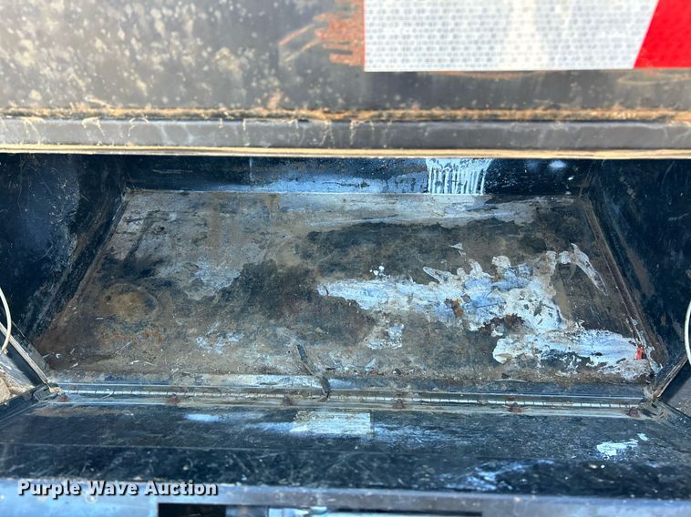 image for item NE9788 2002 International 8100 flatbed truck