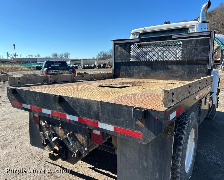 image for item NE9788 2002 International 8100 flatbed truck